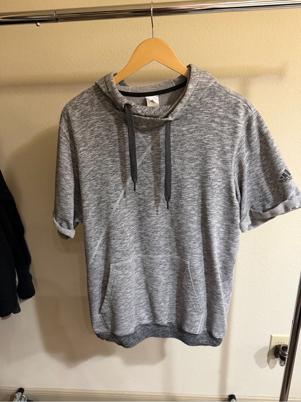 Adidas Men’s XL Gray Short Sleeve Hoodie